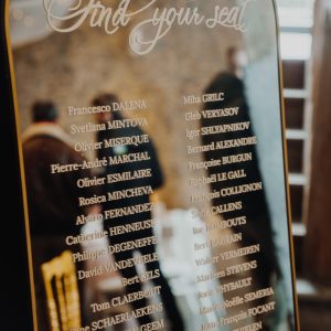 Plan de table miroir arrondi doré, flocage blanc compris